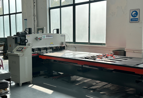 Automatic cutting machine